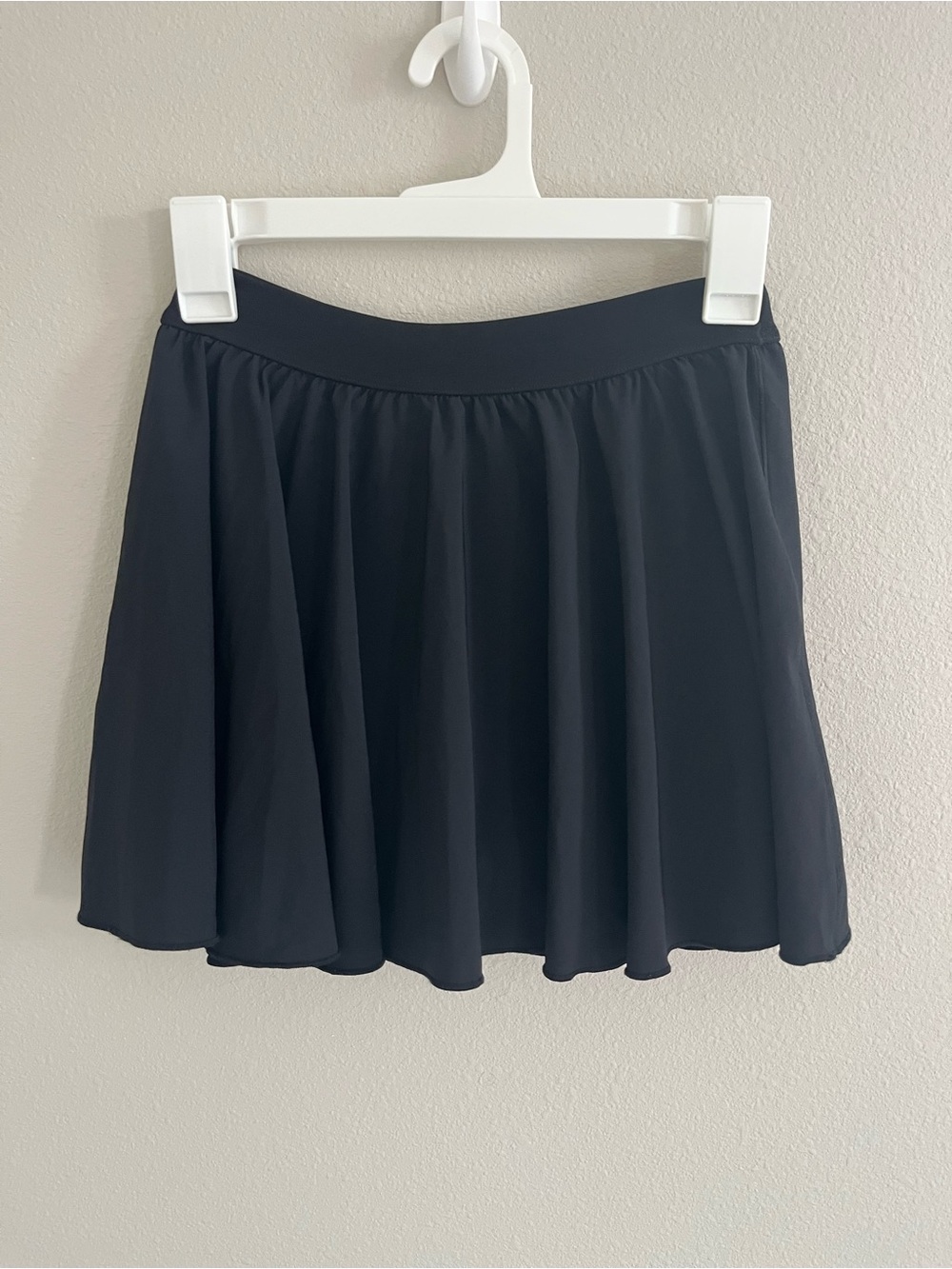 Offline by Aerie black Women's Black Flowy Mini Skort - Size S